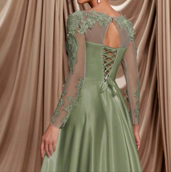 Elegant Luxurious Cream Mesh Long Sleeve Gown With Lace, Crystal, Pearl Embroide - Picture 3 of 4